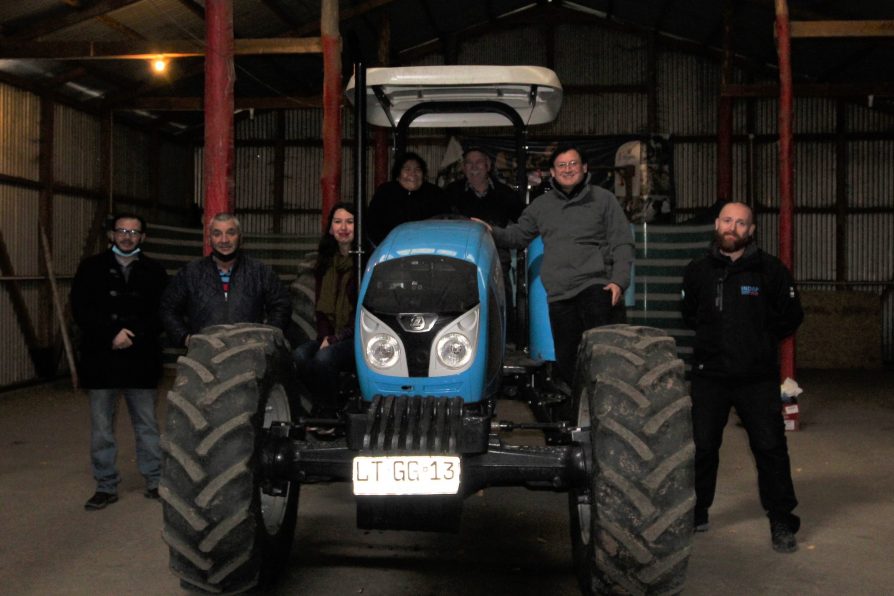 Agricultores comparten experiencias con Rodrigo Araya en visita a Chile Chico