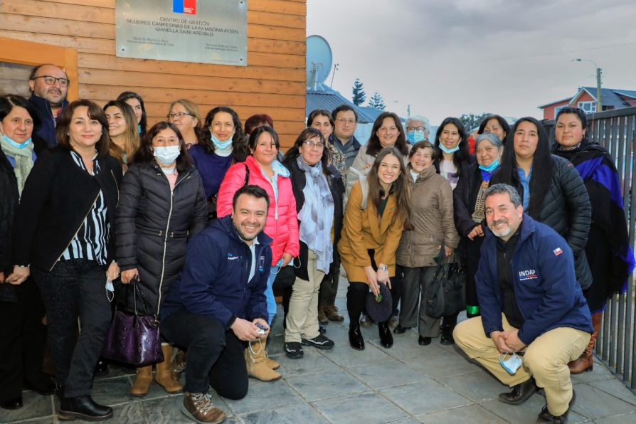 Irina Karamanos recorrió jardines infantiles de Fundación Integra en Puerto Aysén y se reunió con mujeres vinculadas a los programas de Prodemu