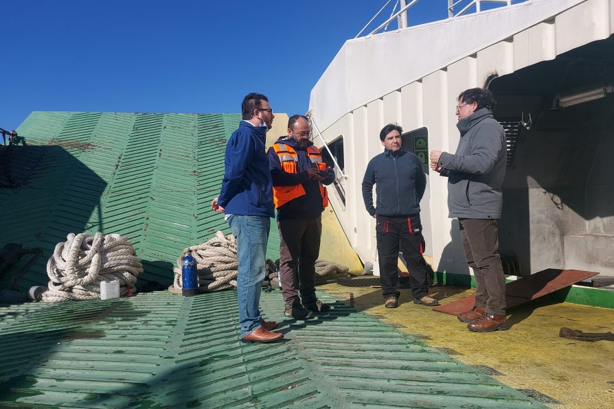 Autoridades inspeccionan avances en barcazas La Tehuelche y Pilchero