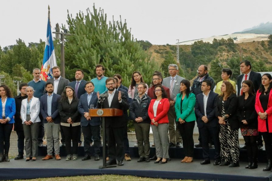 Presidente de la República Gabriel Boric Font firma decreto que establece la Nueva Política de Desarrollo de Zonas Extremas