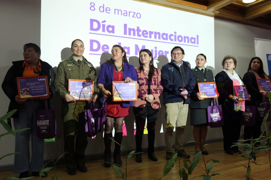 Con reconocimiento a mujeres destacadas Gobierno conmemoró Día Internacional de la Mujer