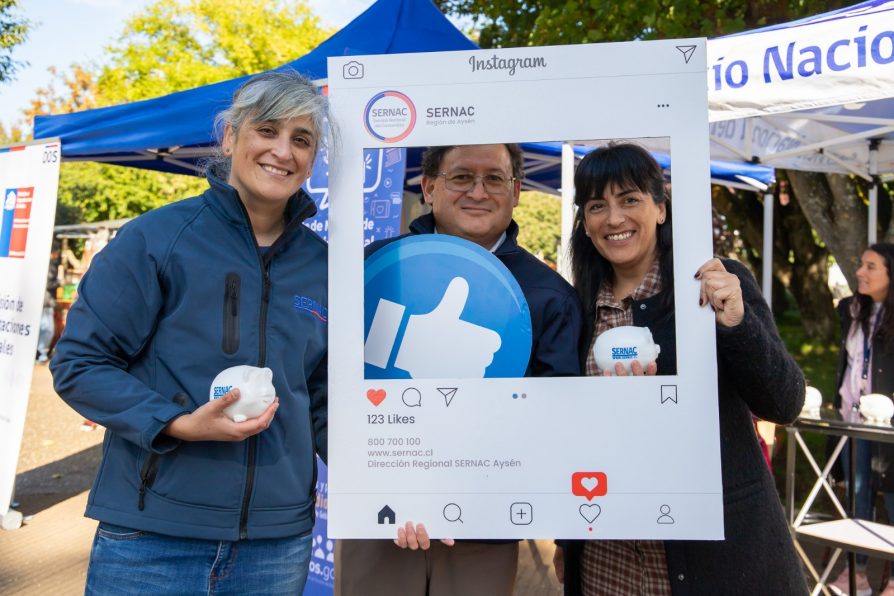 Con Feria en la Plaza de Coyhaique Sernac conmemoró Día Mundial del Consumidor