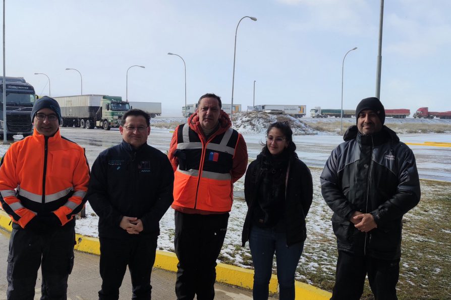 Autoridades inspeccionan tránsito de camiones por Complejo Integrado Huemules