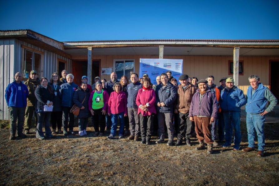 VECINOS DE ALTO MAÑIHUALES RECIBIERON A LOS SERVICIOS PÚBLICOS EN OPERATIVO DE GOBIERNO EN TERRENO