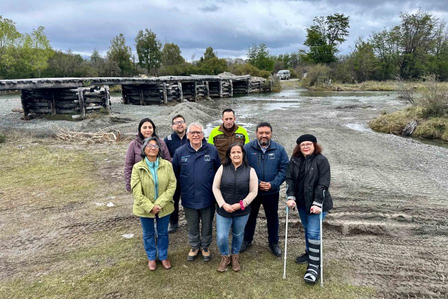 Delegado presidencial regional se reunió con vecinas y vecinos de Puerto Sánchez en el marco de la emergencia climática