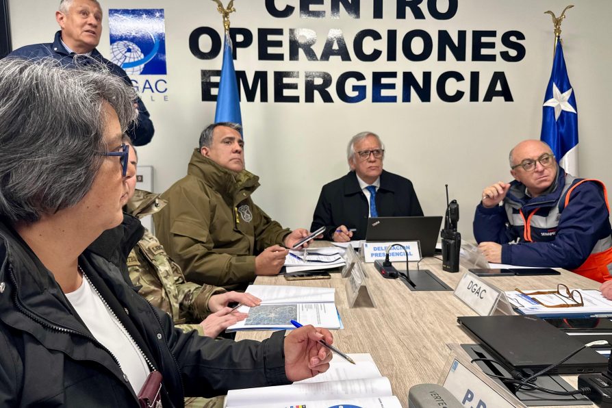 Organismos de emergencia participan en simulacro de accidente aéreo en Balmaceda